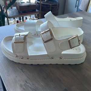 White and gold trendy slides size 8.5/9, 40. Super comfortable!